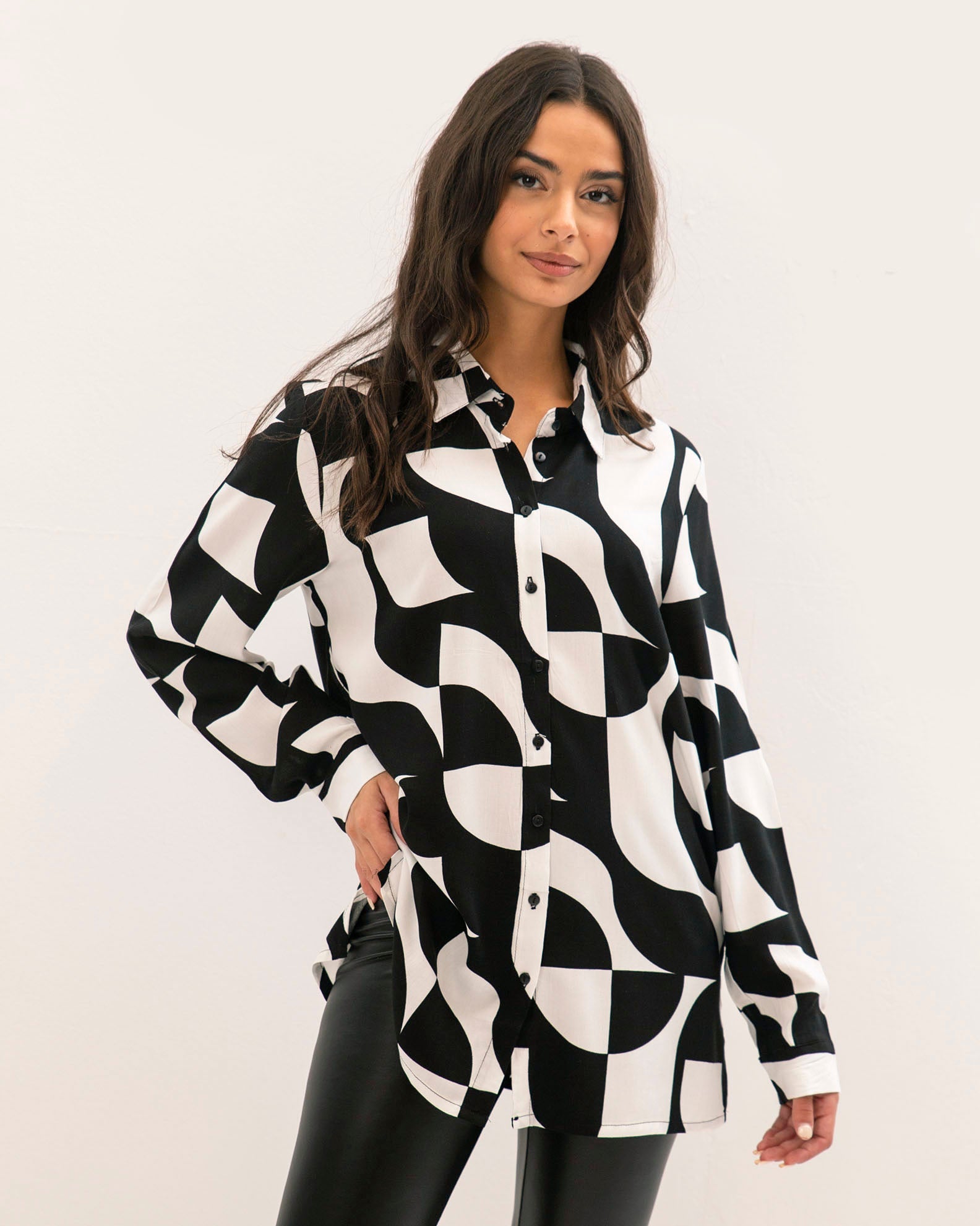 Women's Oversize Shirt 'Ni44na' Black and White with Pattern-black div