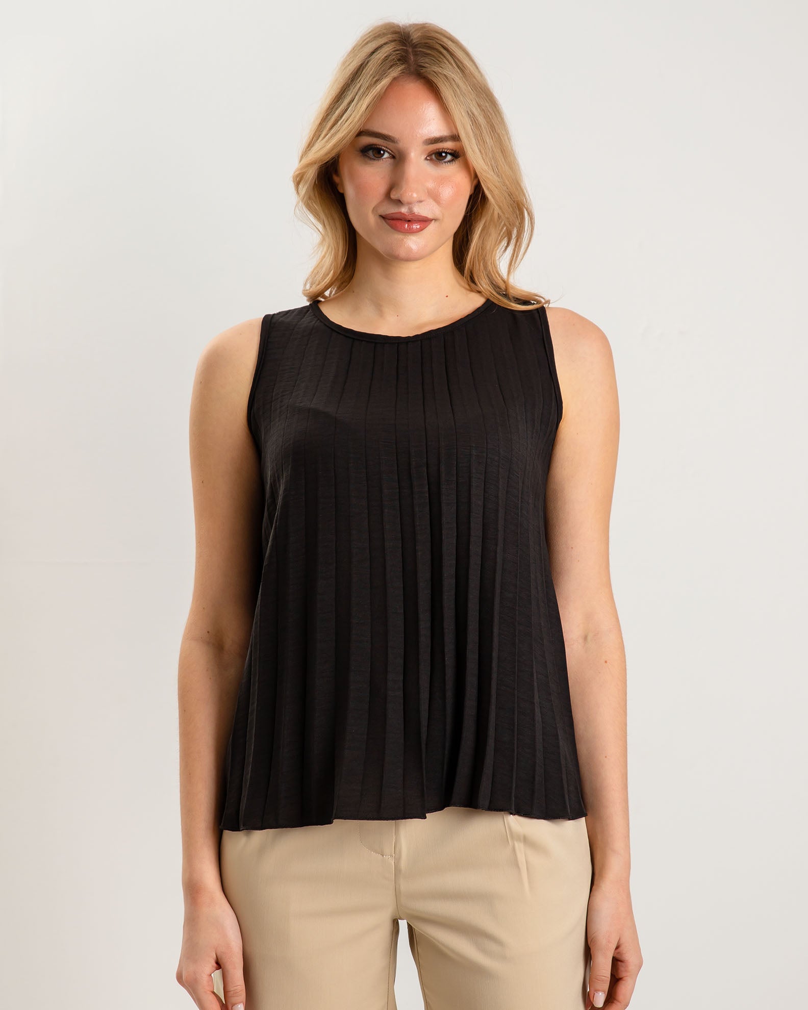 Women's sleeveless pleated blouse 'Pl44ina'-black