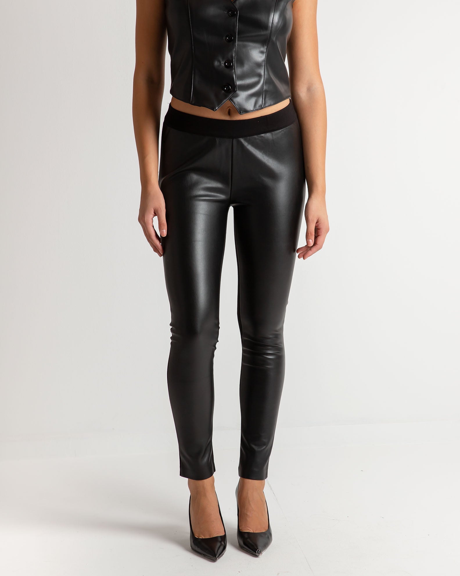 Leather look leggings 'Gu44ilia' - black