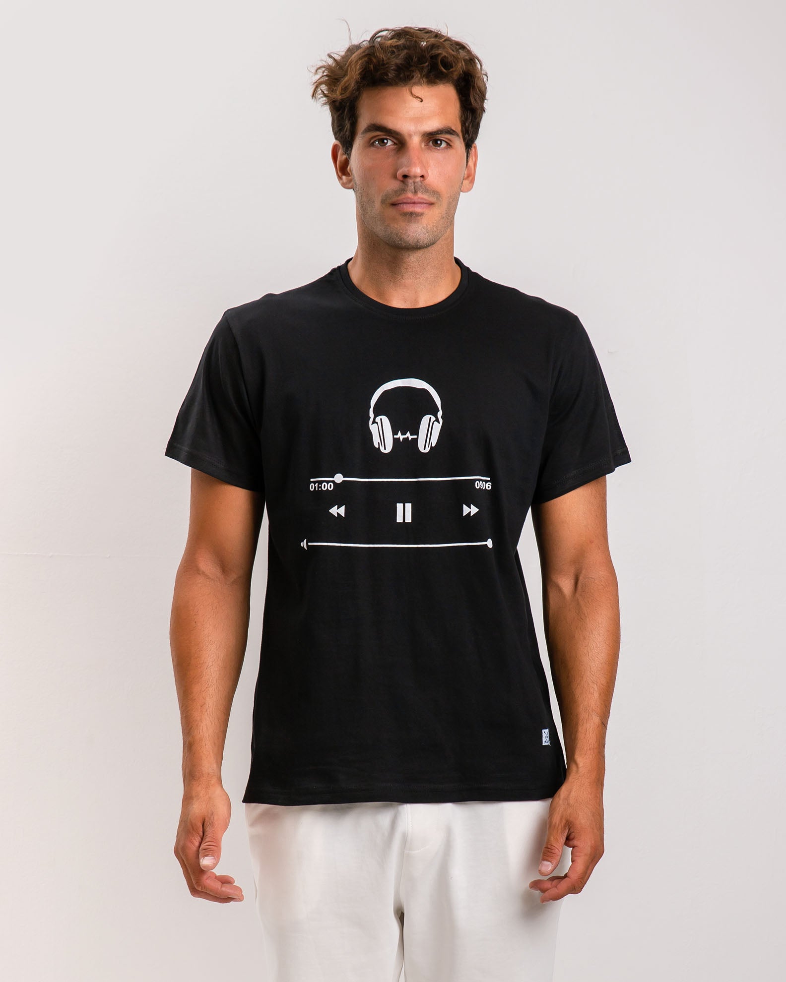 Men's short-sleeved shirt with 'Headphones' print-BLACK