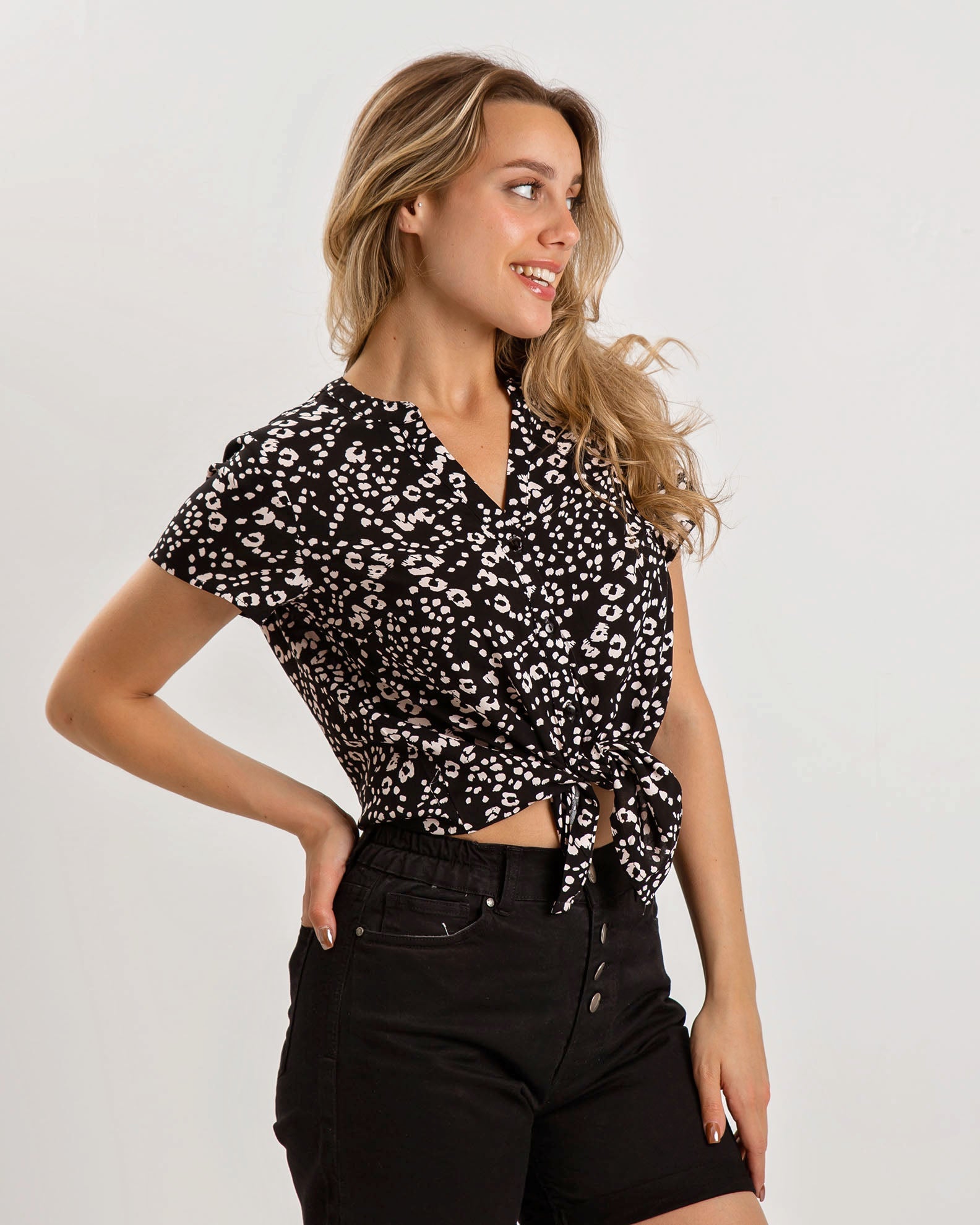 Women's short-sleeved shirt 'Ja44ne'-black leo