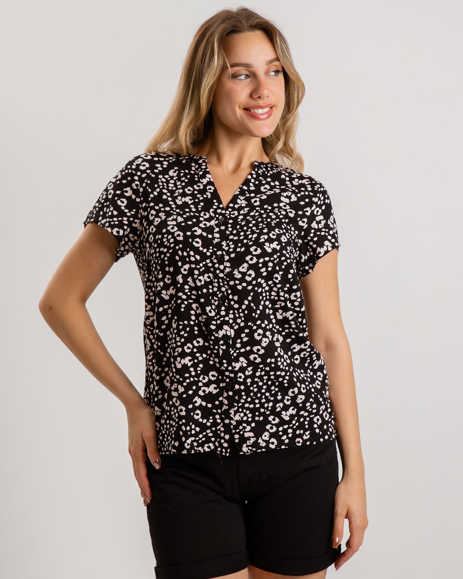 Women's short-sleeved shirt 'Ja44ne'-black leo