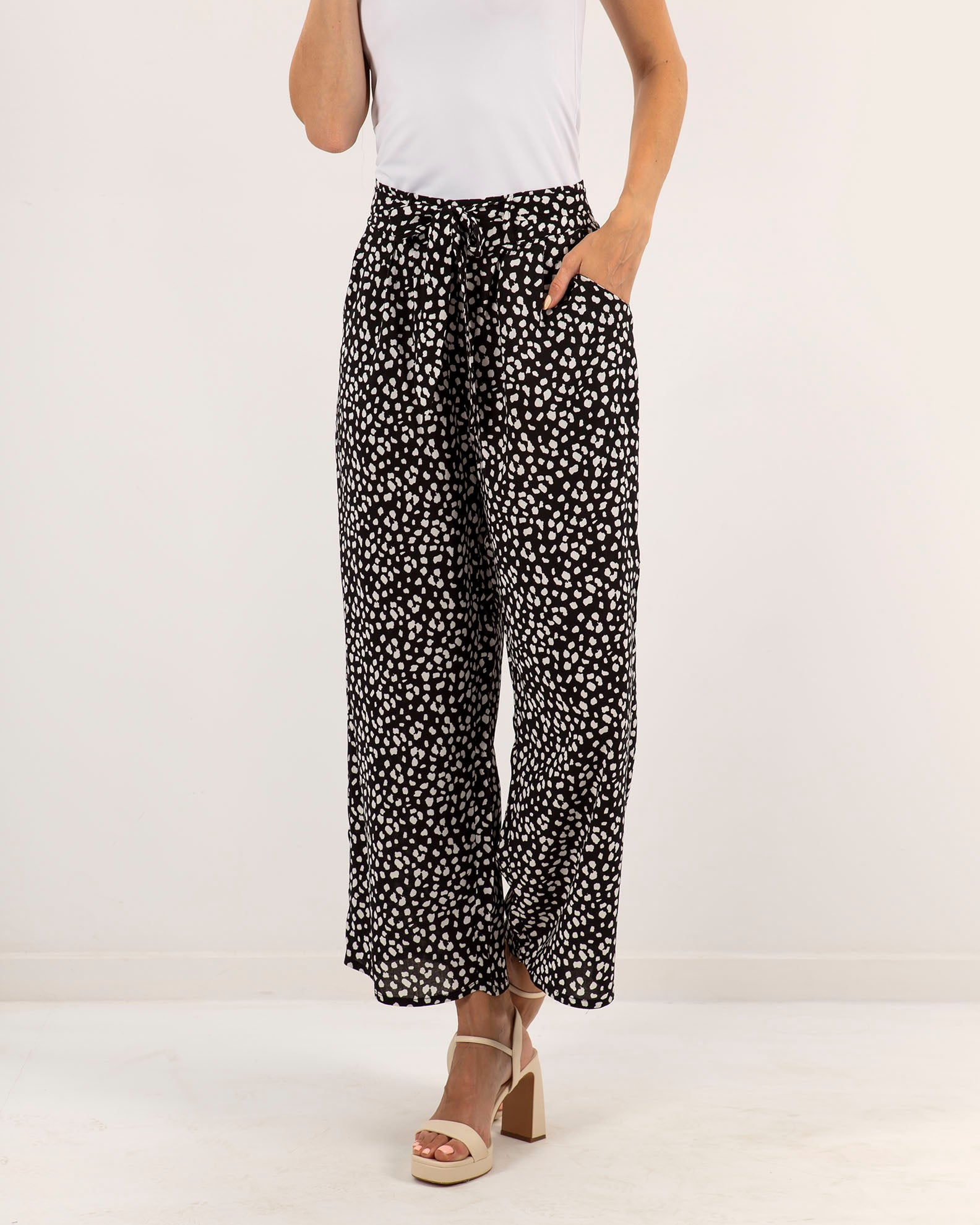 Women's 3/4 polka dot pants 'Cira' with elastic waist-black dots