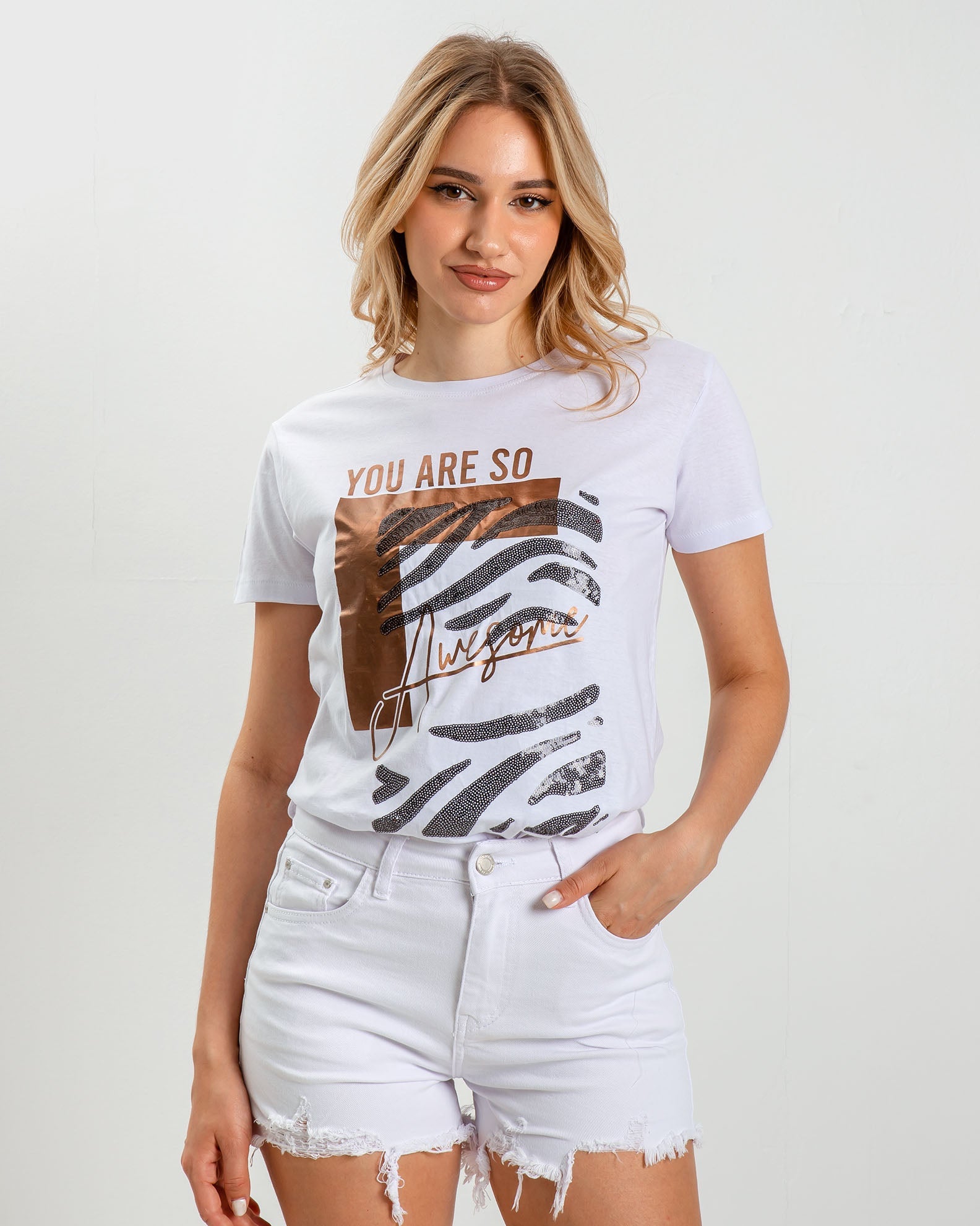 Women's short-sleeved top with 'Awesome' print-WHITE