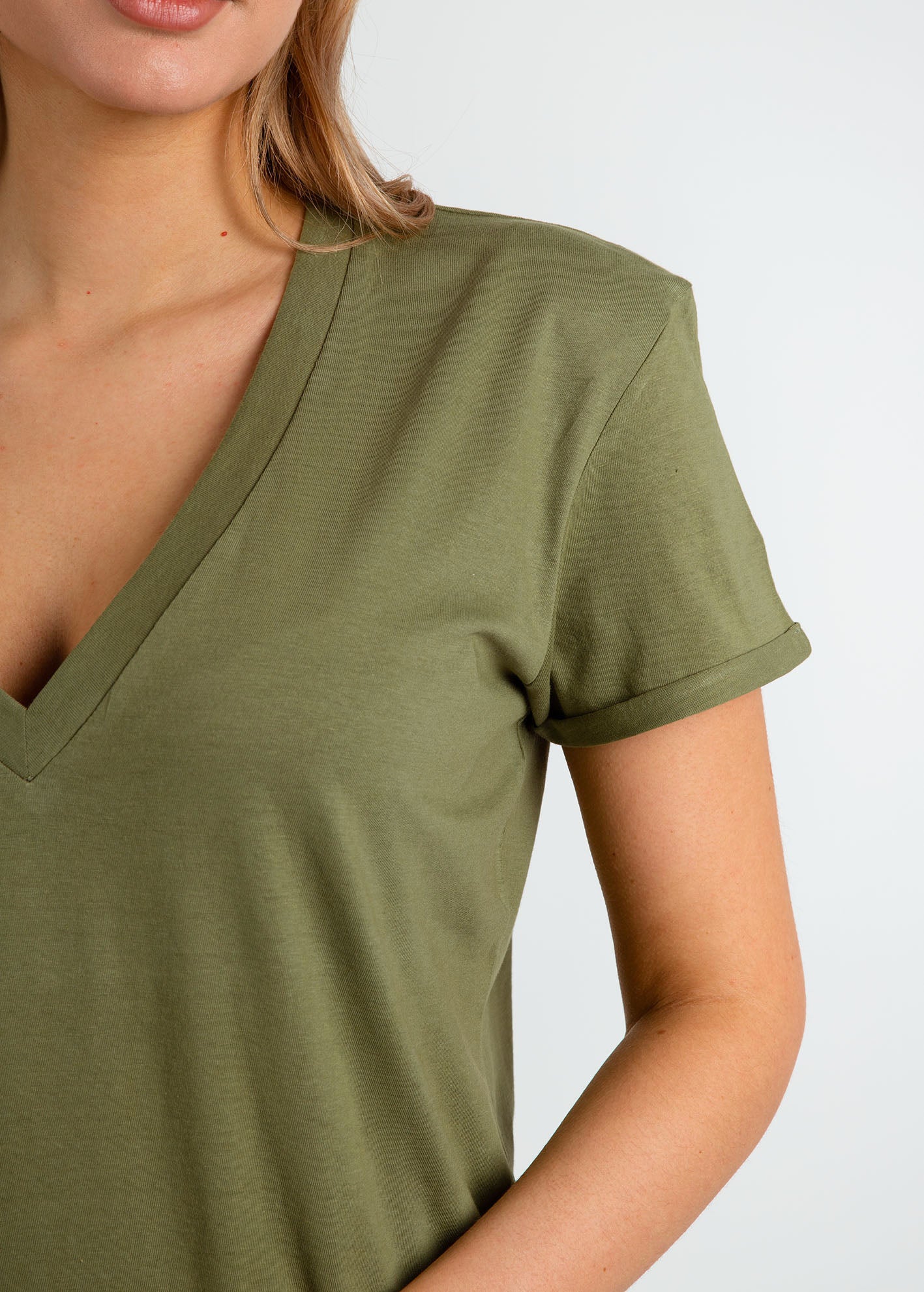 Γυναικείο basic t-shirt V 'Latina'-KHAKI