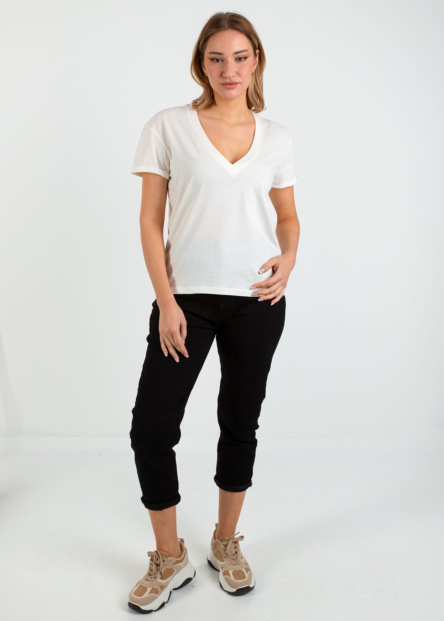 Γυναικείο basic t-shirt V 'Latina'-OFFWHITE