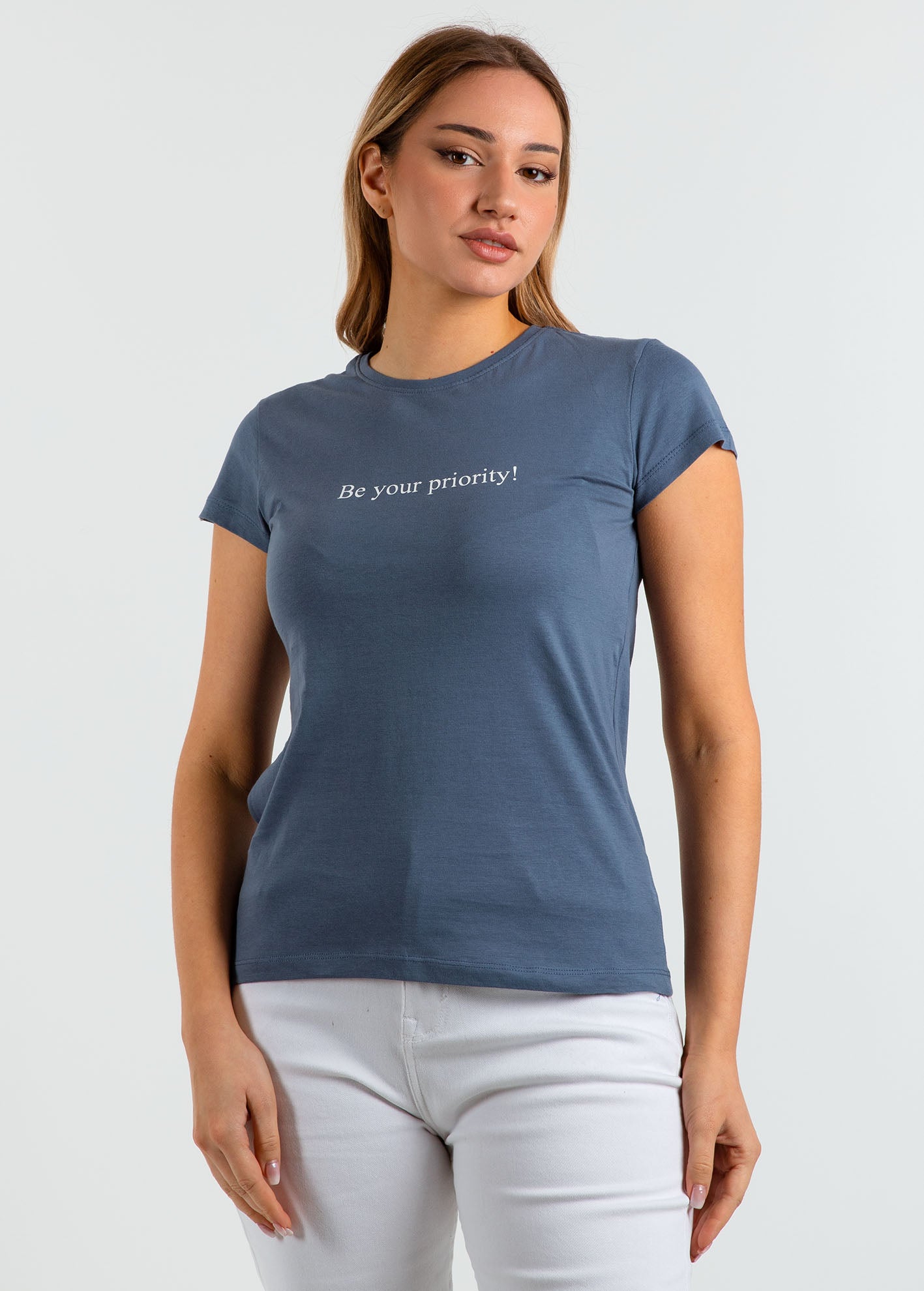 Γυναικείο t-shirt με τύπωμα 'Be your priority'-ANTRA