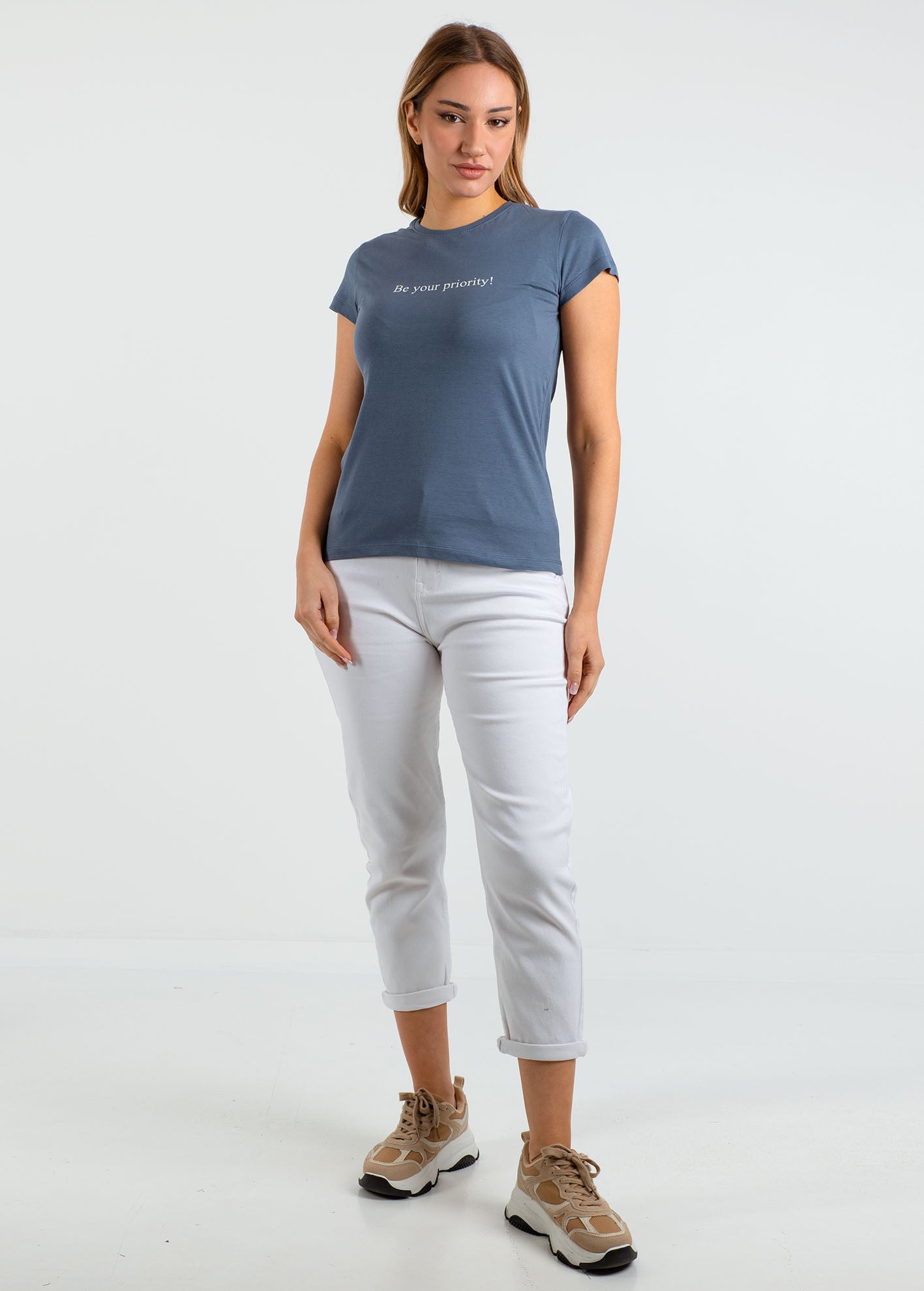 Γυναικείο t-shirt με τύπωμα 'Be your priority'-ANTRA